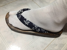 Load image into Gallery viewer, Wooden Outdoor Slippers Beach Wear Flip Flops Japanese Traditional Clogs Geta Kimono Samurai Cosplay Paulownia Shoes Flats